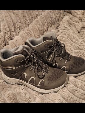 Merrell Kids Black/Gray Trail Sneakers Size 3